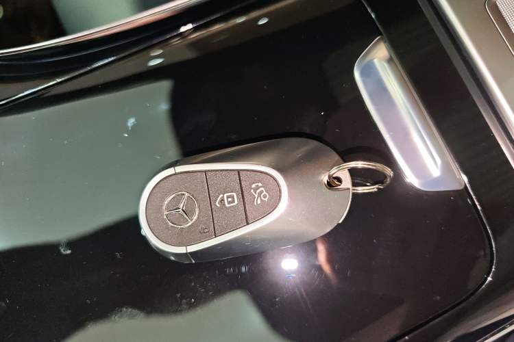 Used Mercedes-Benz C-Class 2024 Restyled C 260 L Sport Edition Vehicle Key