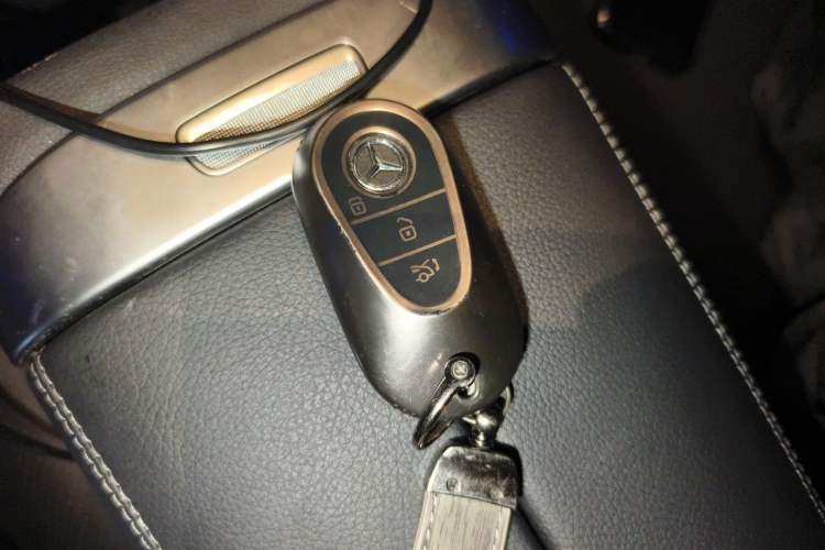 Used Mercedes-Benz C-Class 2024 Second Facelift C 260 L Sport Edition Vehicle Key