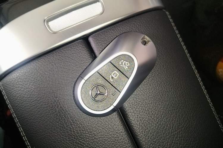 Used Mercedes-Benz C-Class 2024 Restyled C 260 L Sport Edition Vehicle Key