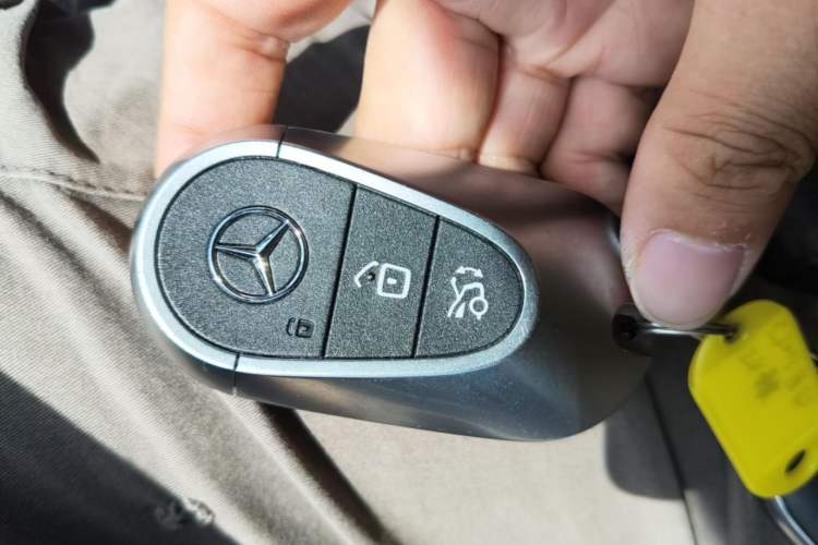 Used Mercedes-Benz C-Class 2024 Restyled C 200 L Sport Edition Vehicle Key