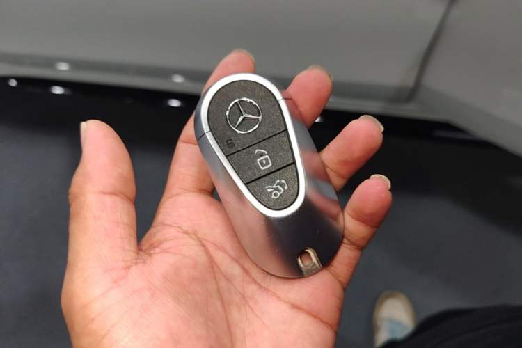 Used Mercedes-Benz C-Class 2024 Facelift C 260 L Night Edition Sport Version Vehicle Key