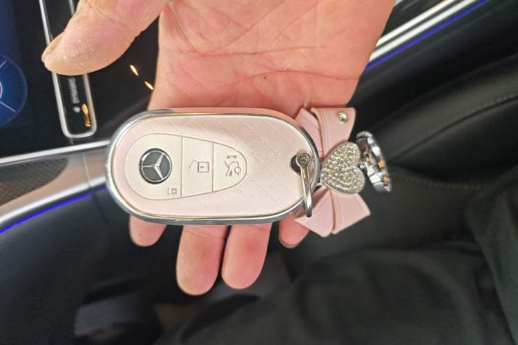 Used Mercedes-Benz C-Class 2024 Facelifted C-Class 260 L Night Edition Sports Version Vehicle Key