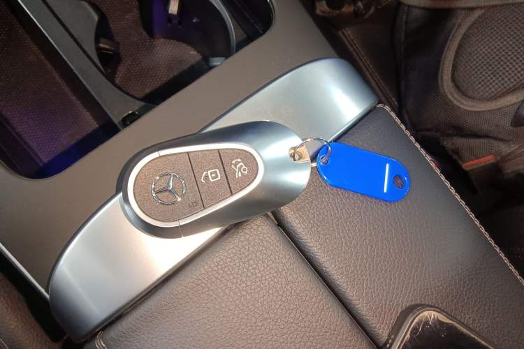 Used Mercedes-Benz C-Class 2024 Restyled C 260 L Sport Edition Vehicle Key