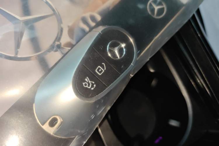 Used Mercedes-Benz C-Class 2024 Facelift C 260 L Night Edition Sport Version Vehicle Key