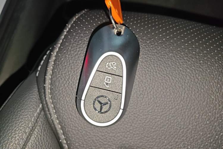 Used Mercedes-Benz C-Class 2024 Restyled C 200 L Sport Edition Vehicle Key