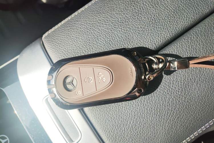 Used Mercedes-Benz C-Class 2024 Second Facelift C 260 L Sport Edition Vehicle Key
