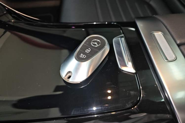 Used Mercedes-Benz C-Class 2024 Restyled C 260 L Sport Edition Vehicle Key