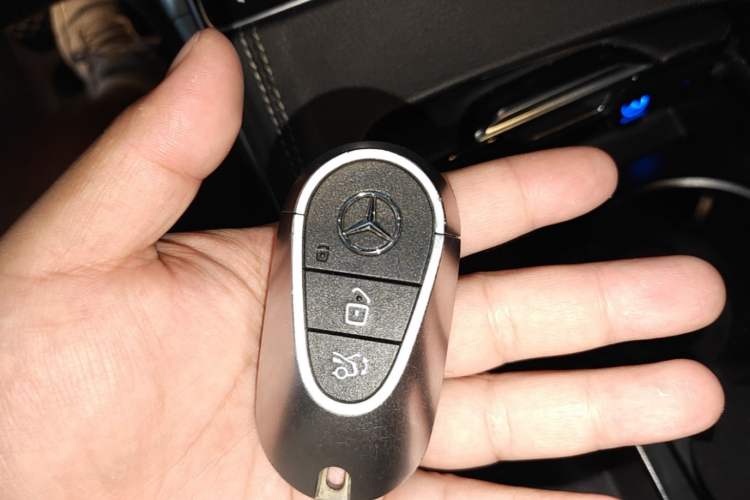 Used Mercedes-Benz C-Class 2024 Restyled C 260 L Sport Edition Vehicle Key