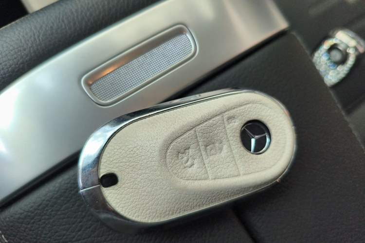 Used Mercedes-Benz C-Class 2024 Facelift C 260 L Night Edition Sport Version Vehicle Key