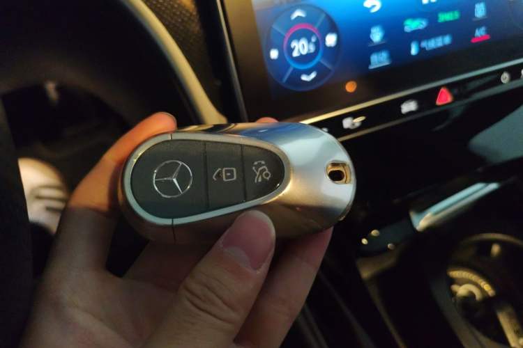 Used Mercedes-Benz C-Class 2024 Facelifted C-Class 260 L Night Edition Sports Version Vehicle Key
