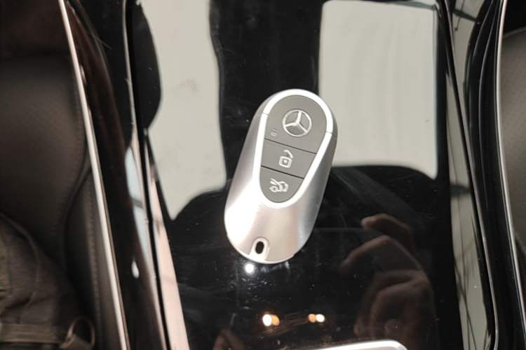 Used Mercedes-Benz C-Class 2024 Restyled C 260 L Sport Edition Vehicle Key