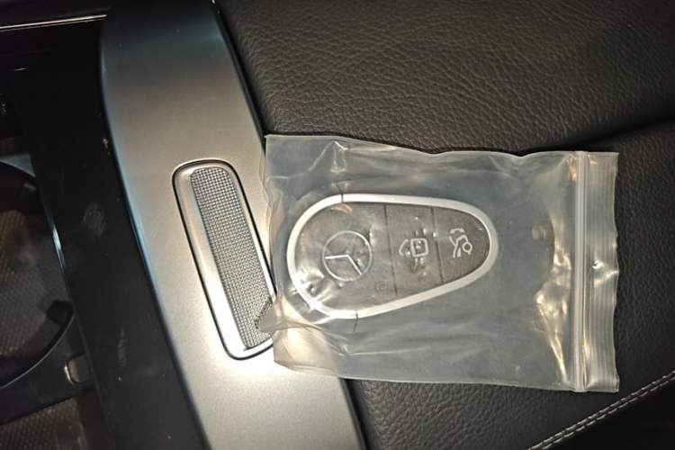 Used Mercedes-Benz C-Class 2024 Restyled C 260 L Sport Edition Vehicle Key