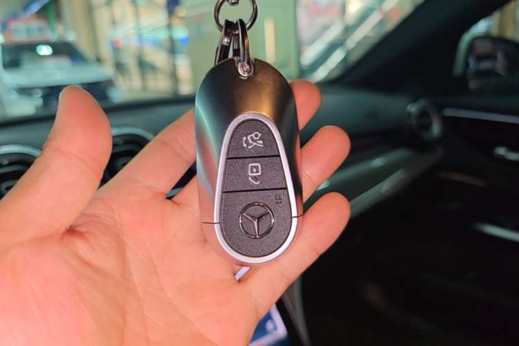 Used Mercedes-Benz C-Class 2024 Restyled C 260 L Sport Edition Vehicle Key