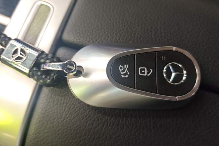 Used Mercedes-Benz C-Class 2024 Facelifted C-Class 260 L Night Edition Sports Version Vehicle Key