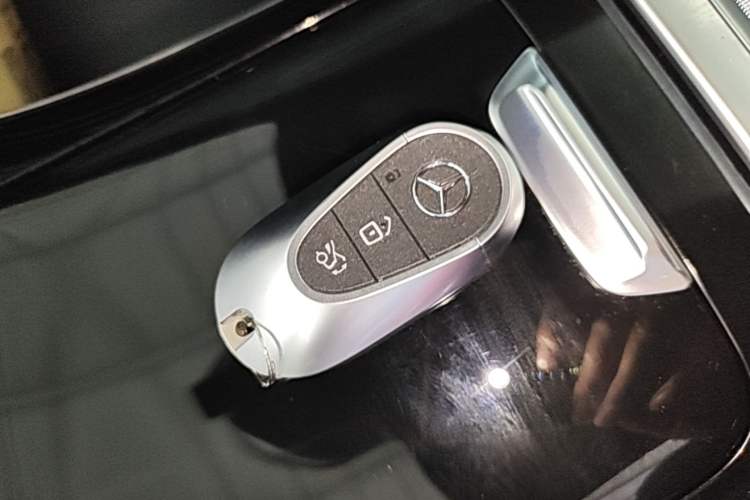 Used Mercedes-Benz C-Class 2024 Restyled C 200 L Sport Edition Vehicle Key