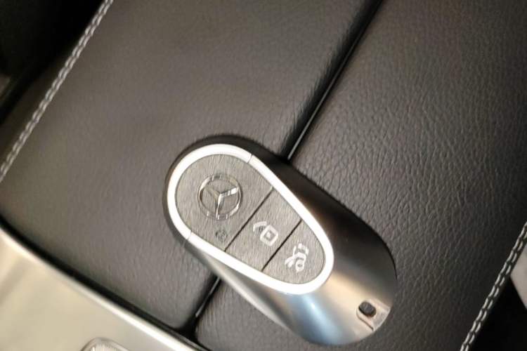 Used Mercedes-Benz C-Class 2024 Second Facelift C 260 L Starry Night Sport Edition Vehicle Key