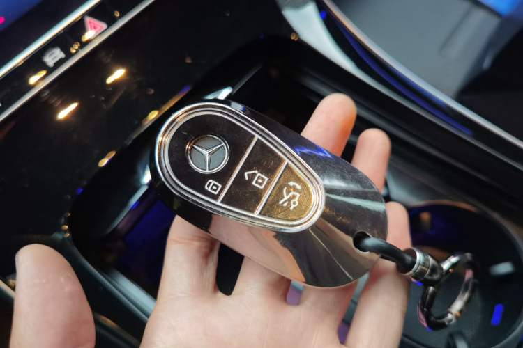 Used Mercedes-Benz C-Class 2024 Second Facelift C 260 L Sport Edition Vehicle Key