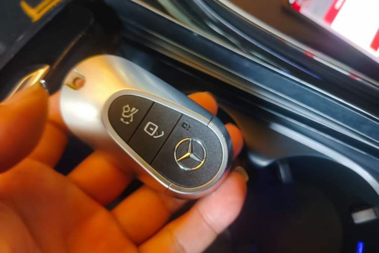 Used Mercedes-Benz C-Class 2024 Second Facelift C 260 L Starry Night Sport Edition Vehicle Key
