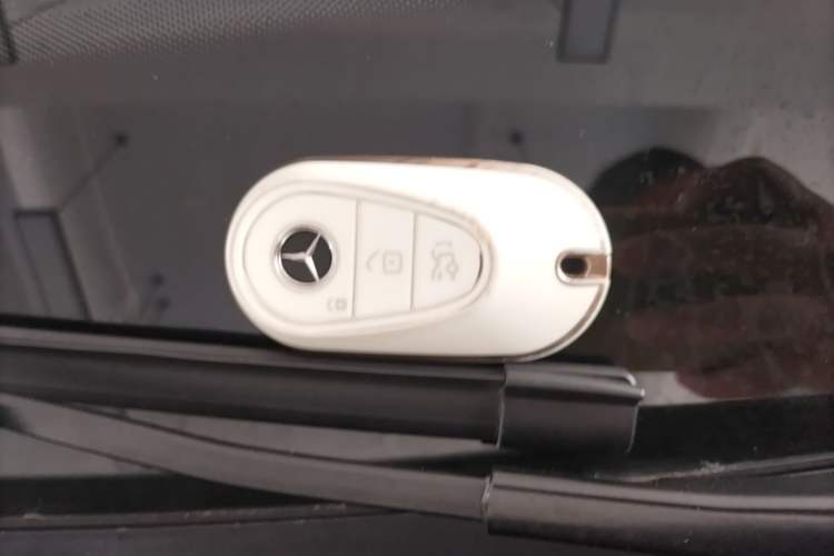 Used Mercedes-Benz C-Class 2024 Facelift C 260 L Night Edition Sport Version Vehicle Key