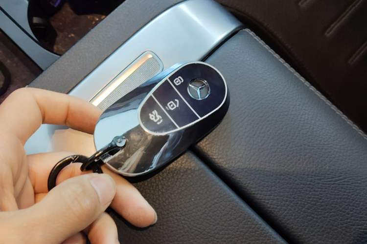 Used Mercedes-Benz C-Class 2024 Restyled C 260 L Sport Edition Vehicle Key