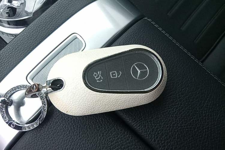 Used Mercedes-Benz C-Class 2024 Restyled C 260 L Sport Edition Vehicle Key