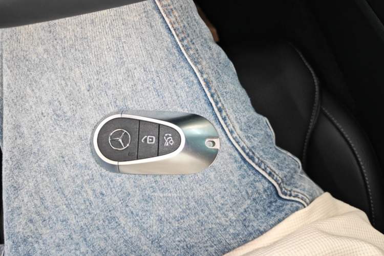 Used Mercedes-Benz C-Class 2024 Restyled C 260 L Sport Edition Vehicle Key