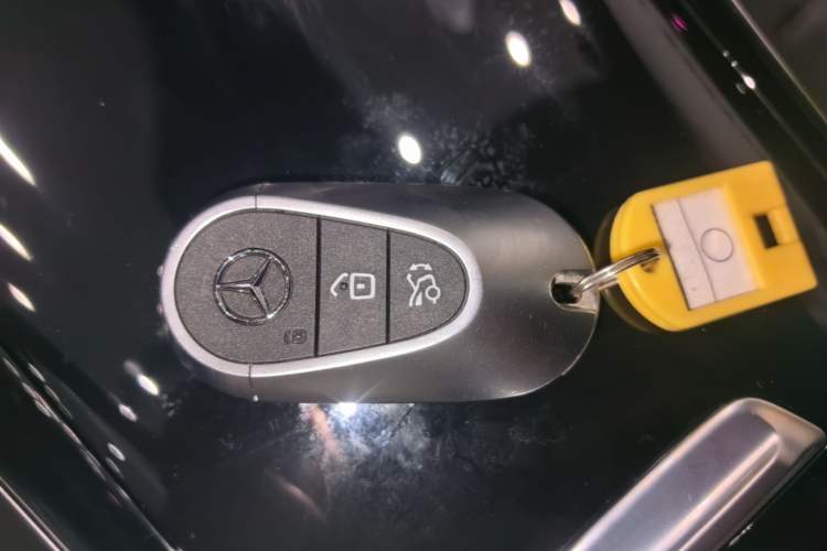 Used Mercedes-Benz C-Class 2024 Facelifted C-Class 260 L Night Edition Sports Version Vehicle Key