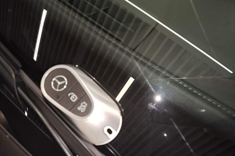 Used Mercedes-Benz C-Class 2024 Restyled C 260 L Sport Edition Vehicle Key