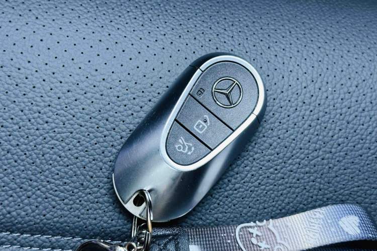 Used Mercedes-Benz C-Class 2024 Restyled C 260 L Sport Edition Vehicle Key