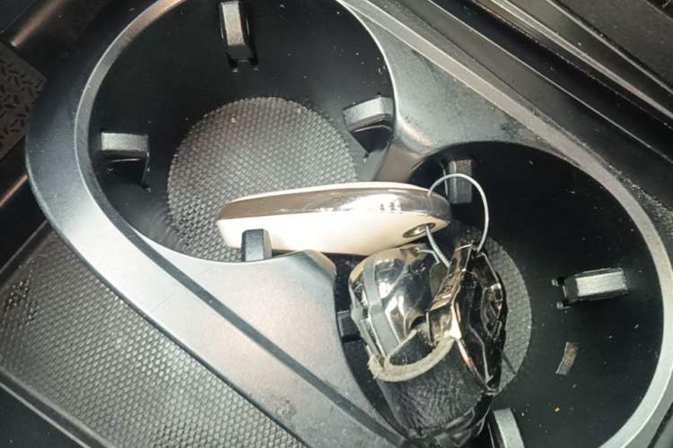 Used Mercedes-Benz C-Class 2024 Restyled C 260 L Sport Edition Vehicle Key