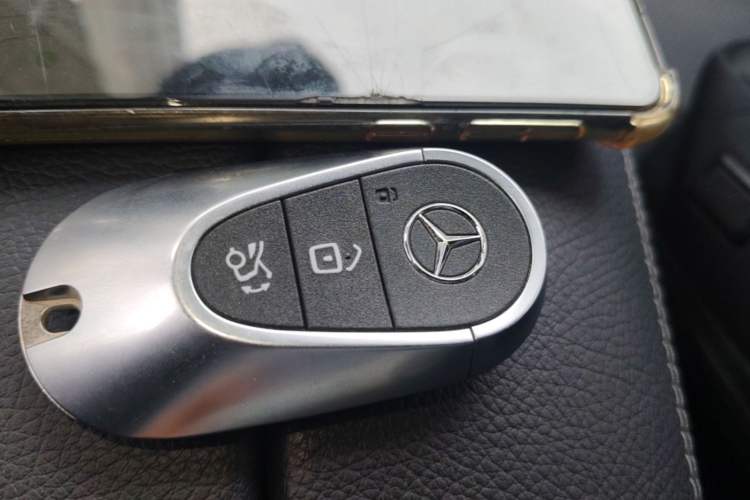 Used Mercedes-Benz C-Class 2024 Facelift C 260 L Night Edition Sport Version Vehicle Key