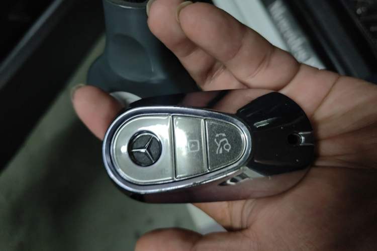Used Mercedes-Benz C-Class 2024 Facelifted C-Class 260 L Night Edition Sports Version Vehicle Key