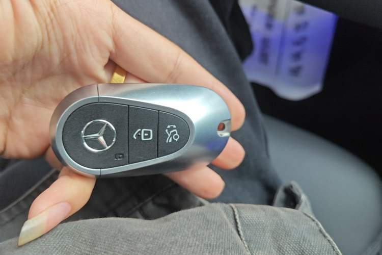 Used Mercedes-Benz C-Class 2024 Restyled C 260 L Sport Edition Vehicle Key