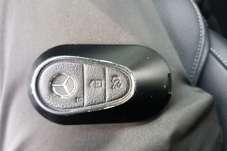 Used Mercedes-Benz C-Class 2024 Restyled C 260 L Sport Edition Vehicle Key