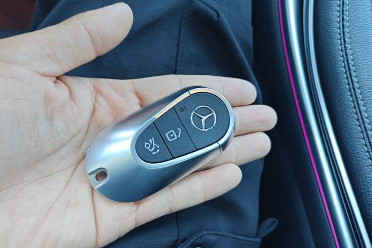 Used Mercedes-Benz C-Class 2024 Restyled C 260 L Sport Edition Vehicle Key
