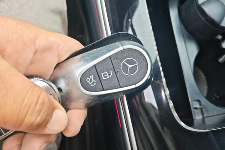 Used Mercedes-Benz C-Class 2024 Restyled C 260 L Sport Edition Vehicle Key