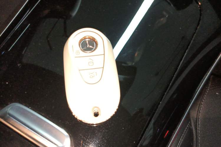 Used Mercedes-Benz C-Class 2024 Restyled C 260 L Sport Edition Vehicle Key