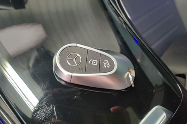 Used Mercedes-Benz C-Class 2024 Restyled C 200 L Sport Edition Vehicle Key