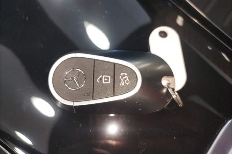 Used Mercedes-Benz C-Class 2024 Restyled C 260 L Sport Edition Vehicle Key