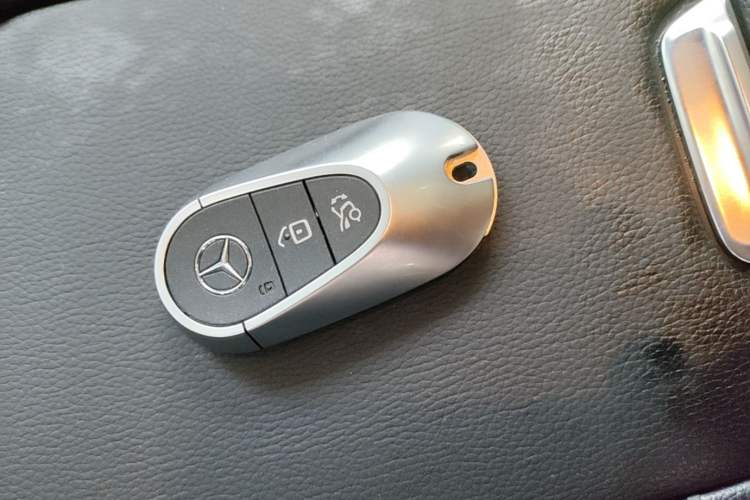 Used Mercedes-Benz C-Class 2024 Restyled C 260 L Sport Edition Vehicle Key