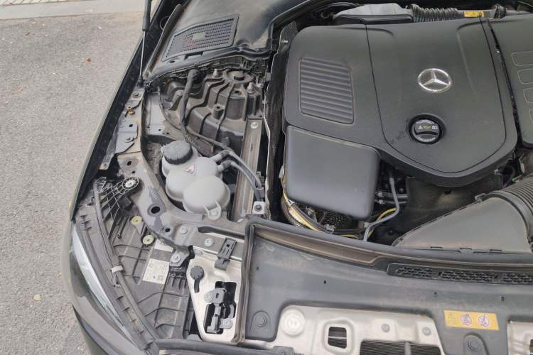 Used Mercedes-Benz C-Class 2025 C 260 L Engine Bay Right