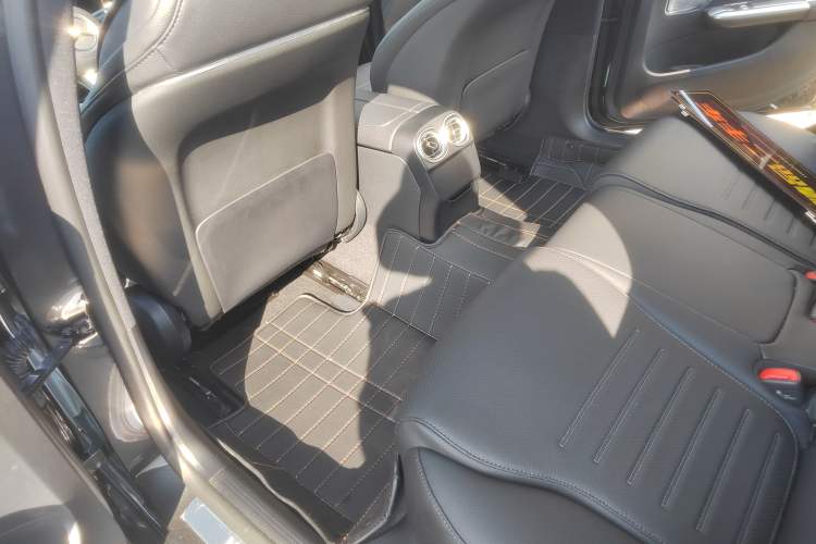 Used Mercedes-Benz C-Class 2025 Facelift C 260 L Sport Edition Interior 9