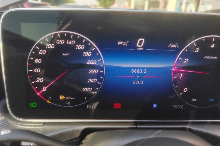 Used Mercedes-Benz C-Class 2025 Facelift C 260 L Sport Edition Odometer Close Up