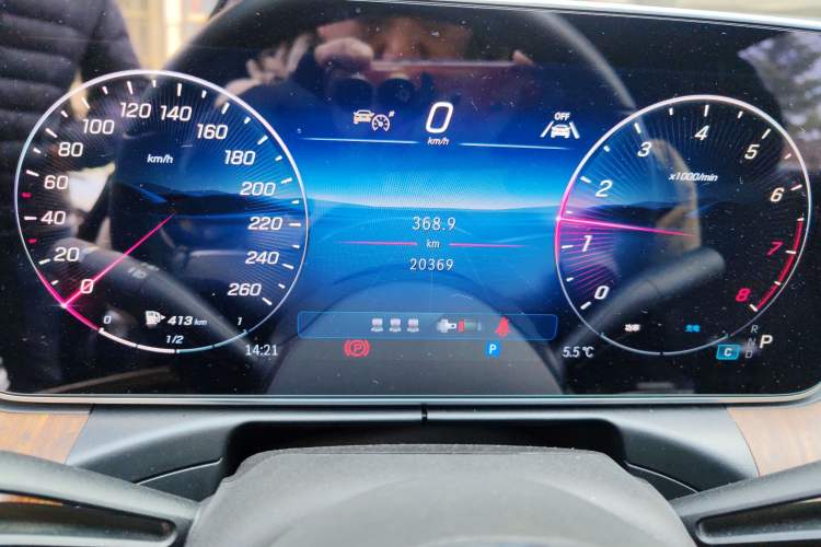 Used Mercedes-Benz C-Class 2025 C 260 L Odometer Close Up