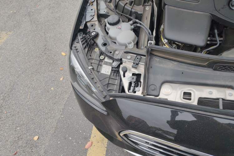 Used Mercedes-Benz C-Class 2025 C 260 L Right Front Headlight