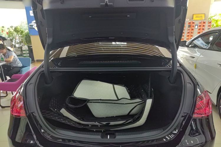 Used Mercedes-Benz C-Class 2025-Year Facelift C 260 L Trunk