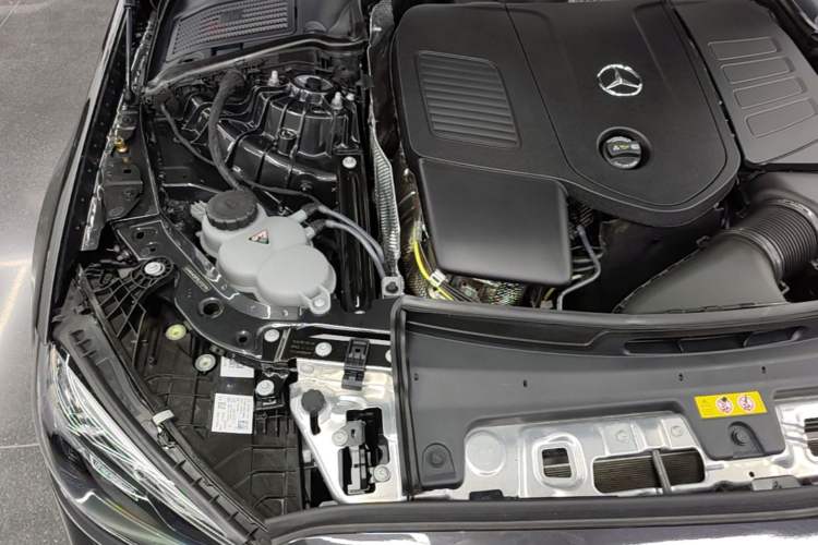 Used Mercedes-Benz C-Class 2025 Facelift C 260 L Sport Edition Engine Bay Right