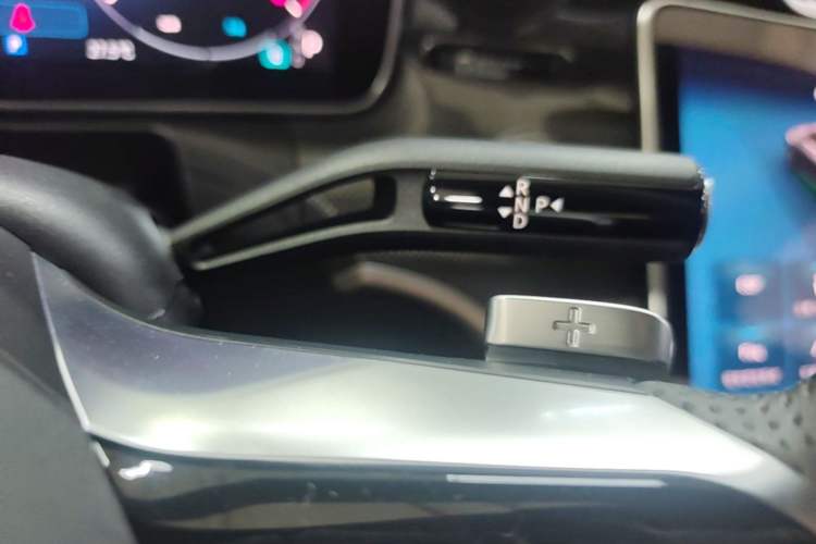 Used Mercedes-Benz C-Class 2025 Facelift C 260 L Sport Edition Gear Lever