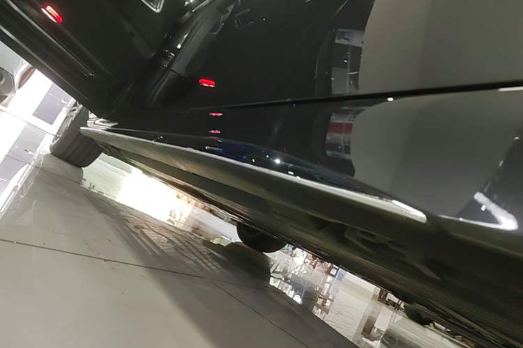 Used Mercedes-Benz C-Class 2025 C 260 L Sport Edition Left Side Sill