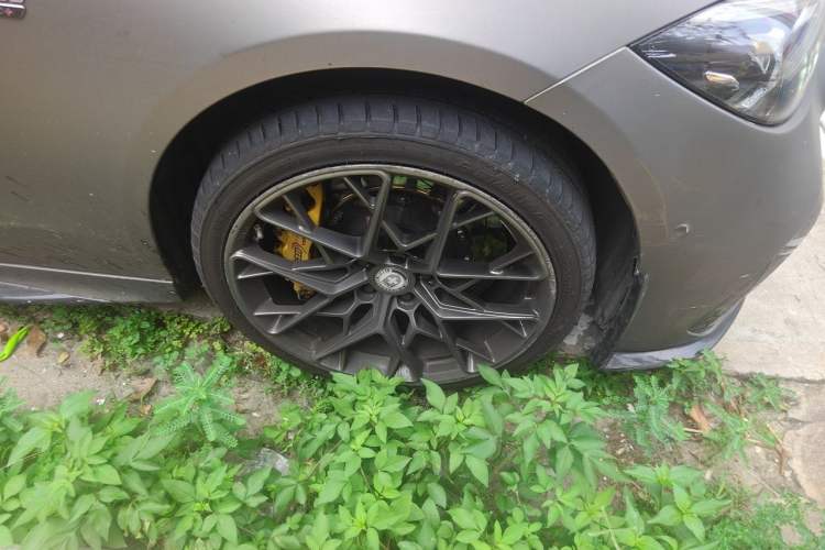 Used Mercedes-Benz C-Class 2025 C 260 L Obsidian Night Sport Edition Right Front Wheel Hub